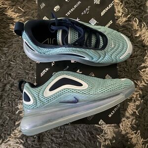 Nike Air Max 720 brand new in box womens 5.5 kids 4